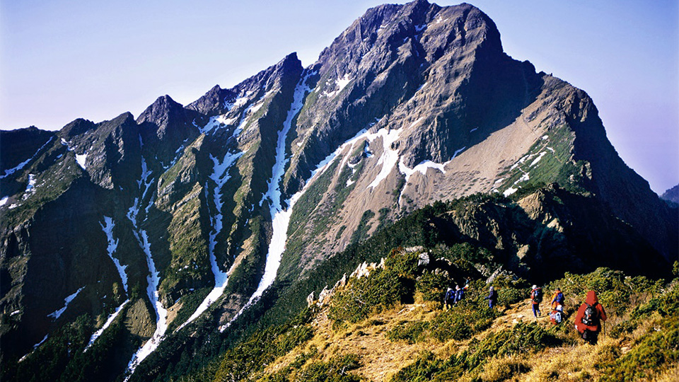 登山隊挑戰玉山遇難!山友摔落主峰邊坡身亡