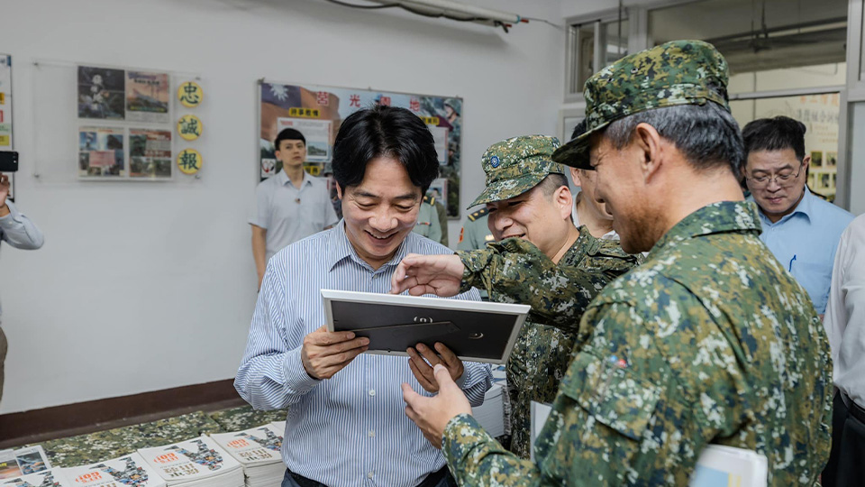 賴清德赴成功嶺視察 意外得知過去新訓成績