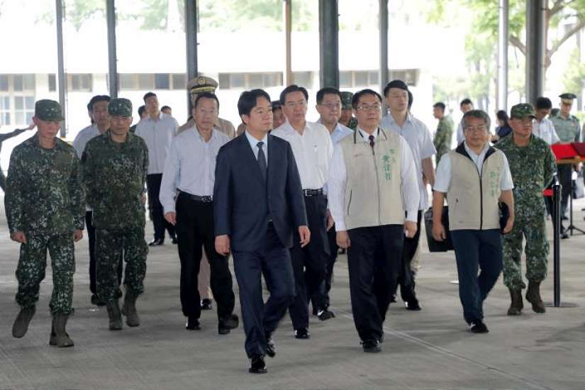 陪同總統慰勉凱米救災國軍 黃偉哲感謝國軍不畏惡劣環境高效救援