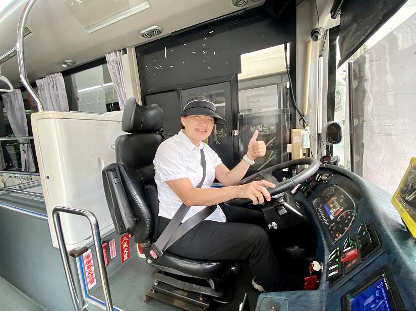 從拿鍋鏟到握方向盤  中市女公車駕駛：不要小看自己