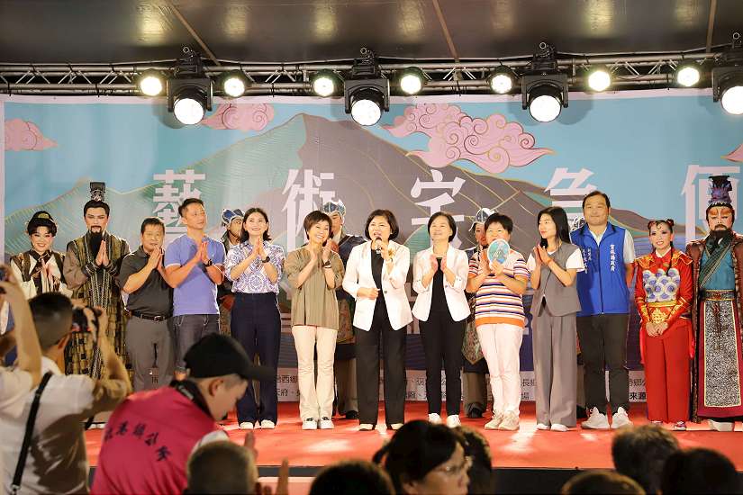 2024藝術宅急便前進北港 唐美雲歌仔戲團演出吸引逾2000人共賞