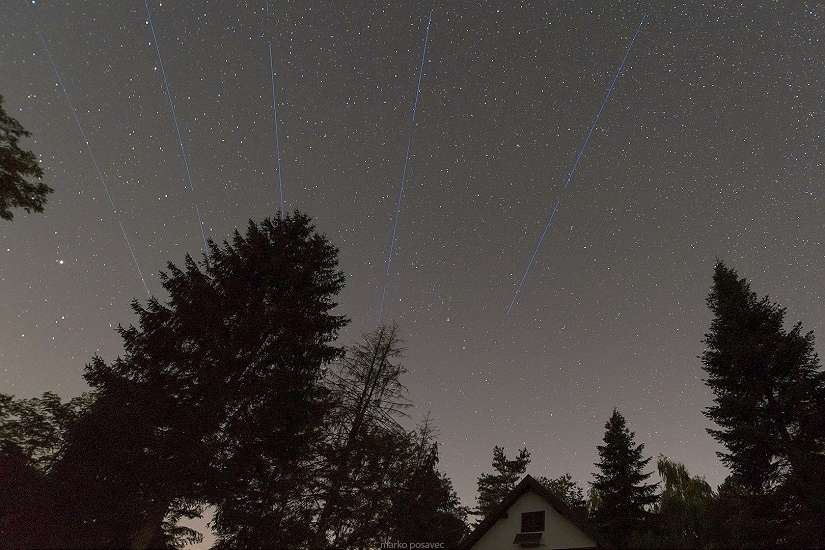夜空新奇觀,藍色衛星明亮現身!