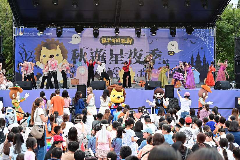 竹縣「秋遊星夜季」首日登場 逾千人嗨翻六福村