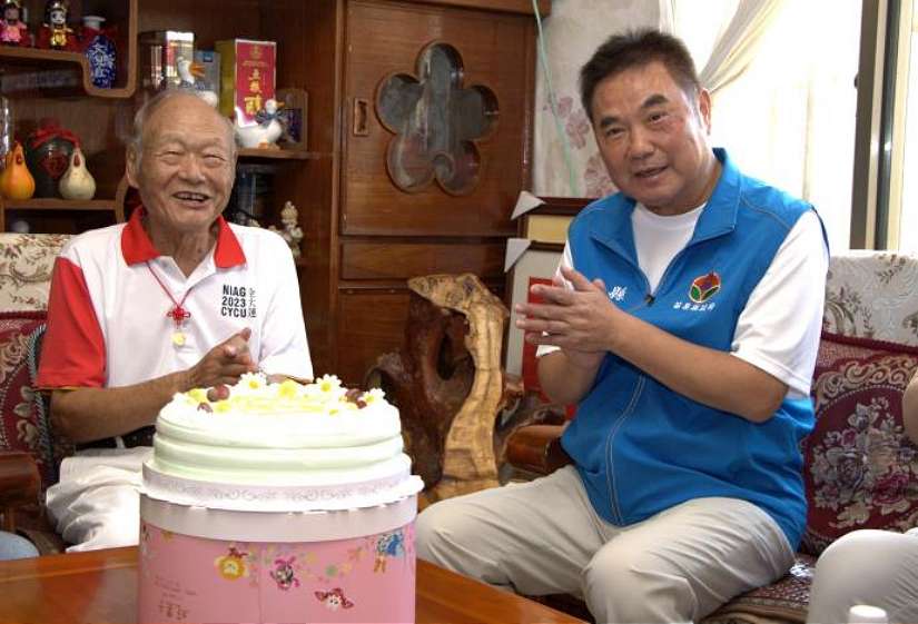 食清淡、勤運動 縣長盛讚103歲人瑞活出63歲風采