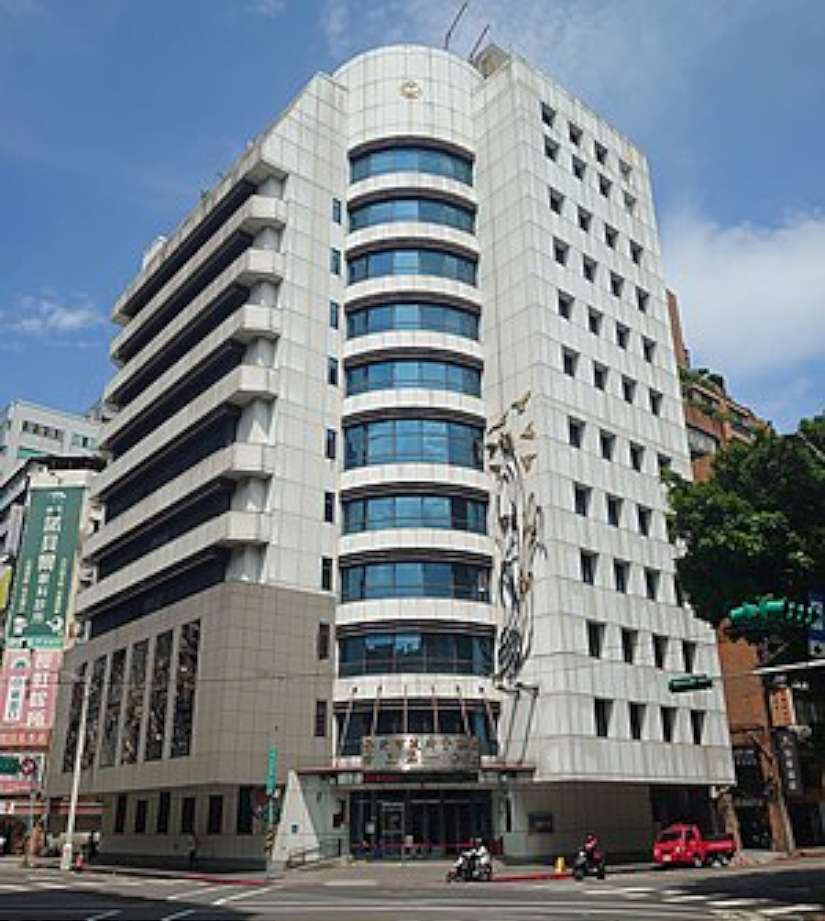 你是哪位? 逃逸移工鬼祟闖民宅地下室遭屋主逮 警一查竟是通緝 三項罪名送辦