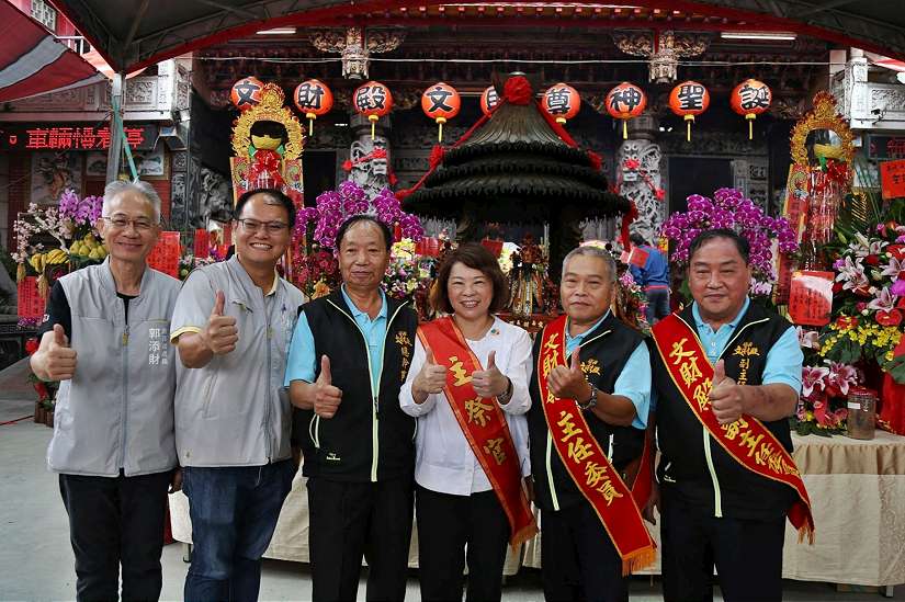 嘉義市文財殿尊神聖誕千秋 黃敏惠市長前往祝賀 並呼籲加強防颱準備