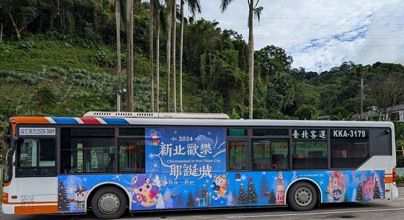 新北歡樂耶誕城「魔幻之城」主題公車閃耀登場!
