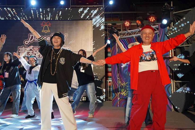 Dance Up!2萬歲軍團尬舞嗨翻屏東小巨蛋