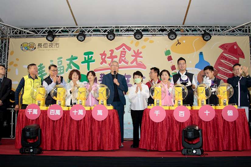 全台灣都在等這通電話!台中購物節抽出「六都首顆」中華隊Premier 12冠軍簽名球 盧市長現場Call Out幸運得主