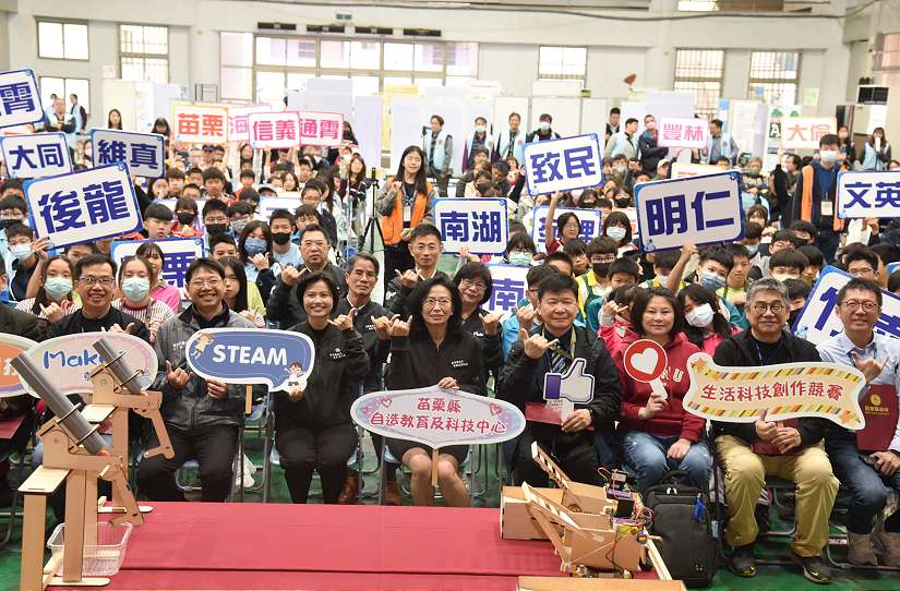 科技教育創意實作競賽登場　副縣長操作並完成災後運補任務