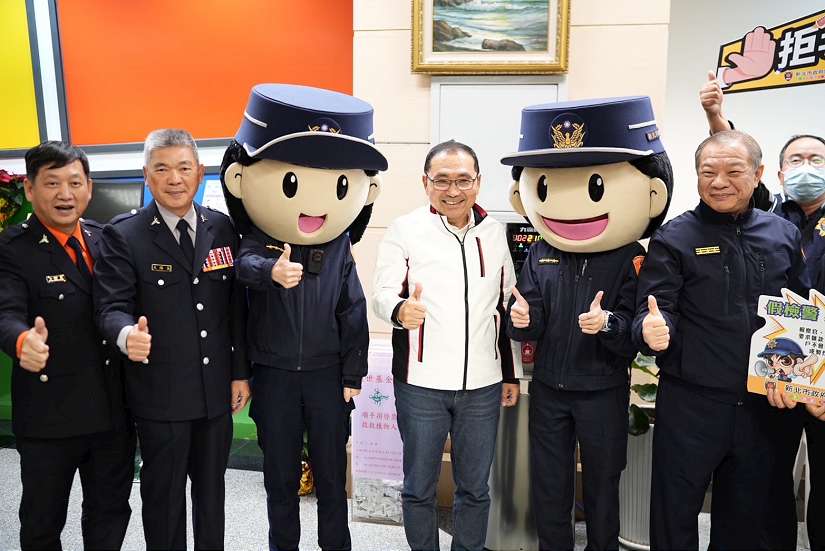 侯友宜市長親臨新北耶誕城慰問警、民力隊伍 感謝執勤保障市民安全