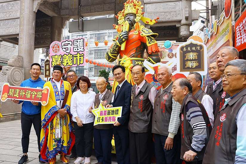 嘉義城隍廟「天衛機神」啟用亮相!黃敏惠市長寫下「城隍護民、天佑嘉義」心願祈福