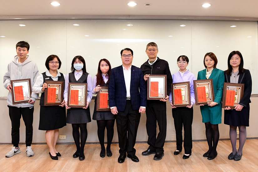 嘉義警、銀合力攔阻詐騙,公開表揚8名有功人員