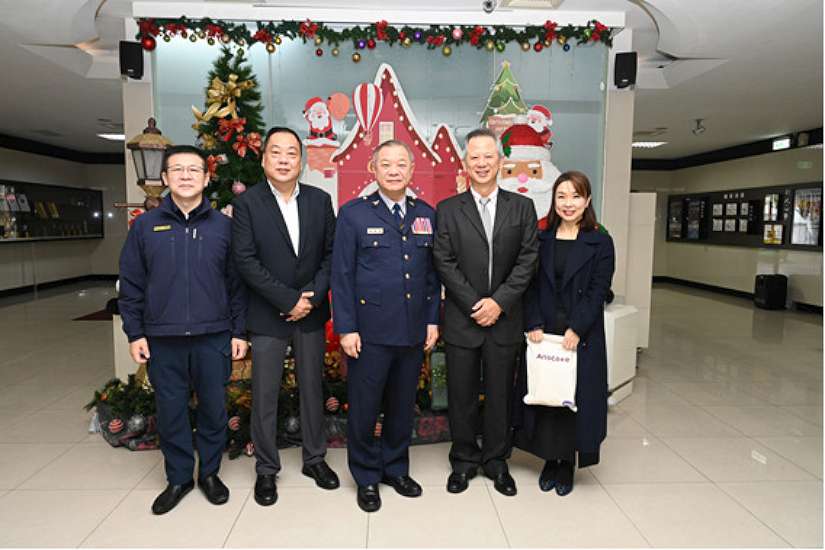 致勝國際與明基材料為提升第一線員警執勤安全,捐贈外傷藥膏和醫療級止血紗布