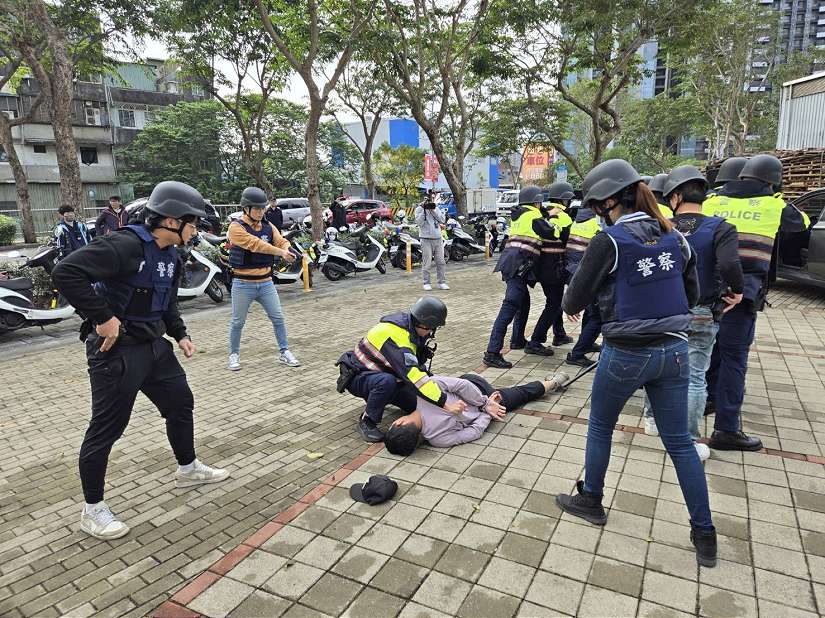 中和警防搶演練震撼逼真!出動空拍機加入圍捕行列、科技辦案打擊犯罪快狠準