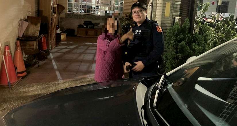 婦人迷失方向 南門暖警細心指路返家