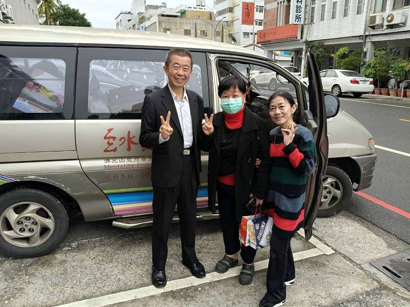 佛光山金剛寺分送祈福臘八粥、波麗士暖身又暖心