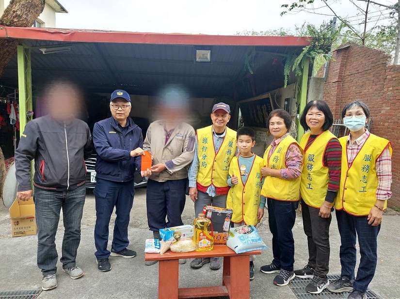 寒流來襲 波麗士、志工團體攜手送暖 慰問弱勢戶