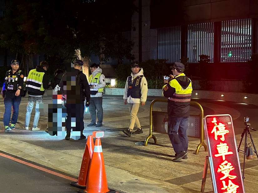 深夜噪音車擾人清夢 中和警方與環保局聯手取締改裝排氣管
