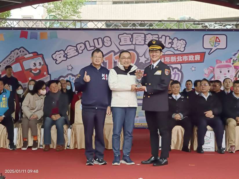 新北消防節攜手救援小英雄 實境防災體驗民眾排隊嘗鮮