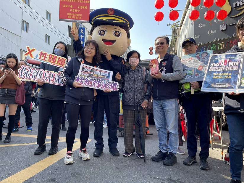桃園警察分局結合2025寒冬送暖政令宣導年貨嘉年華