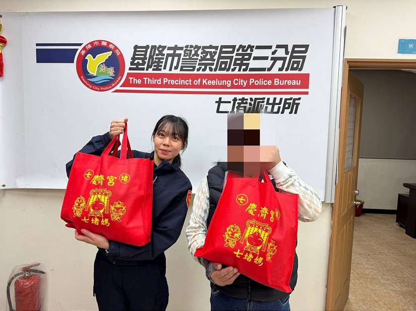 寒流來襲!七堵派出所寒冬送暖讓民眾好過年
