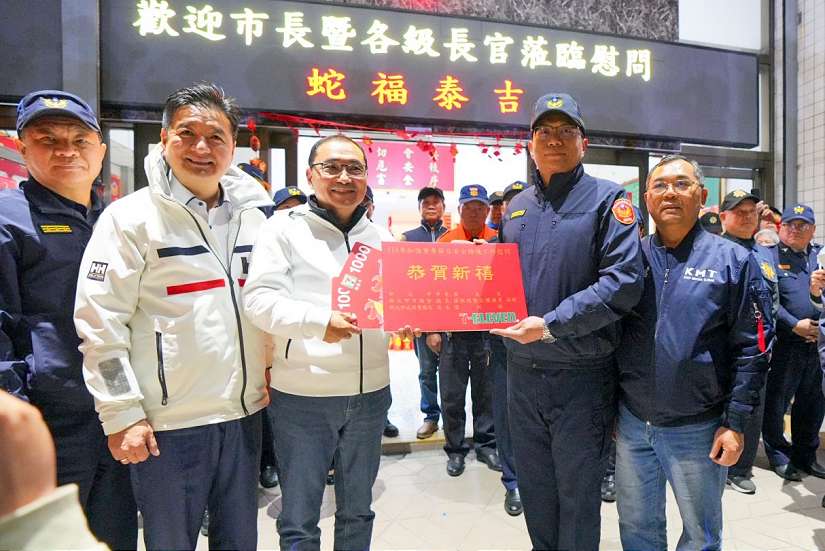 新北市市長、議長聯袂慰勉辛勞員警及協勤民力