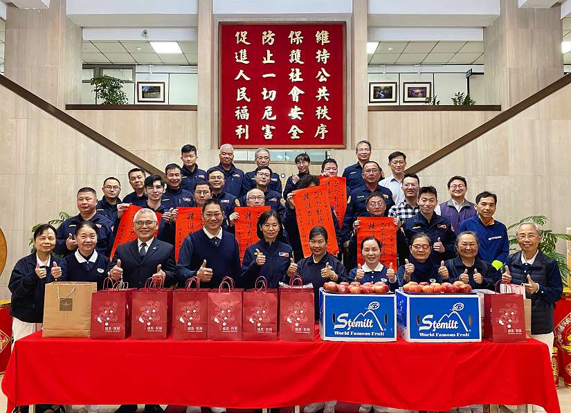 春節前夕慈濟松聯處送暖慰問保大警 同心防詐護治安
