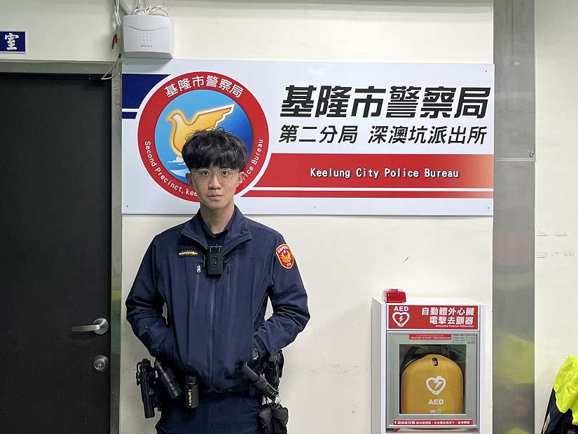 雨天路滑騎車不慎滑倒 基警執勤發現急救援