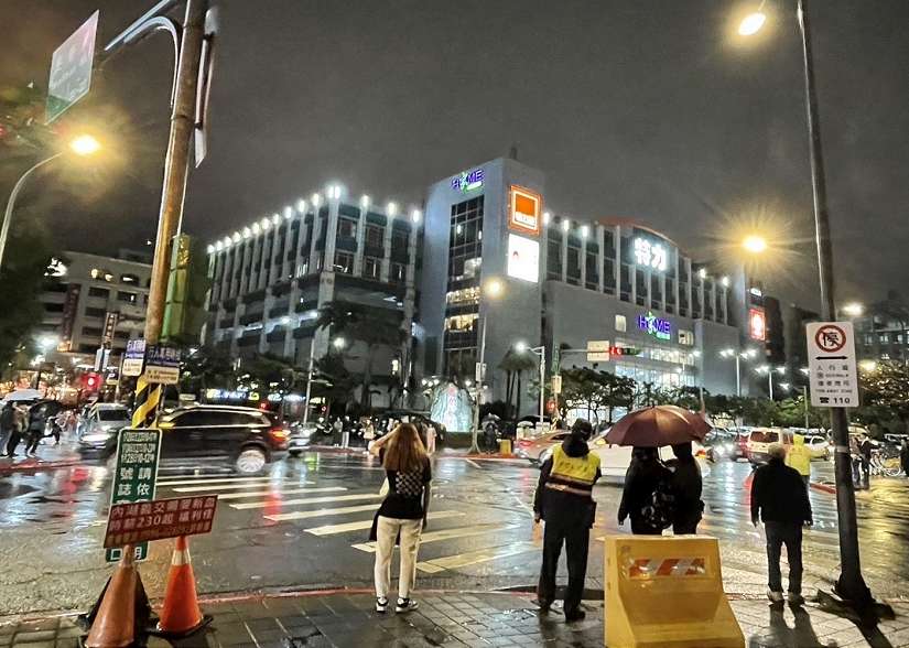 花市賣場馬拉松疏導 年節採買警力大動員