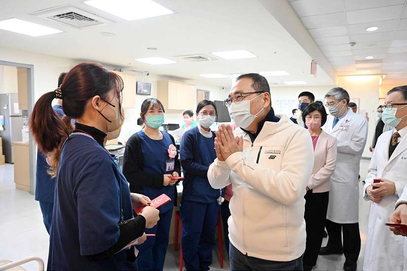 慰問新北聯醫除夕值班人員　侯友宜感謝醫護守護市民健康過好年