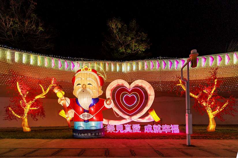 中台灣元宵燈會民政局「樂in LOVE」燈區搶先看!全台唯一5公尺高月老主燈 「最強戀愛之神」來加持
