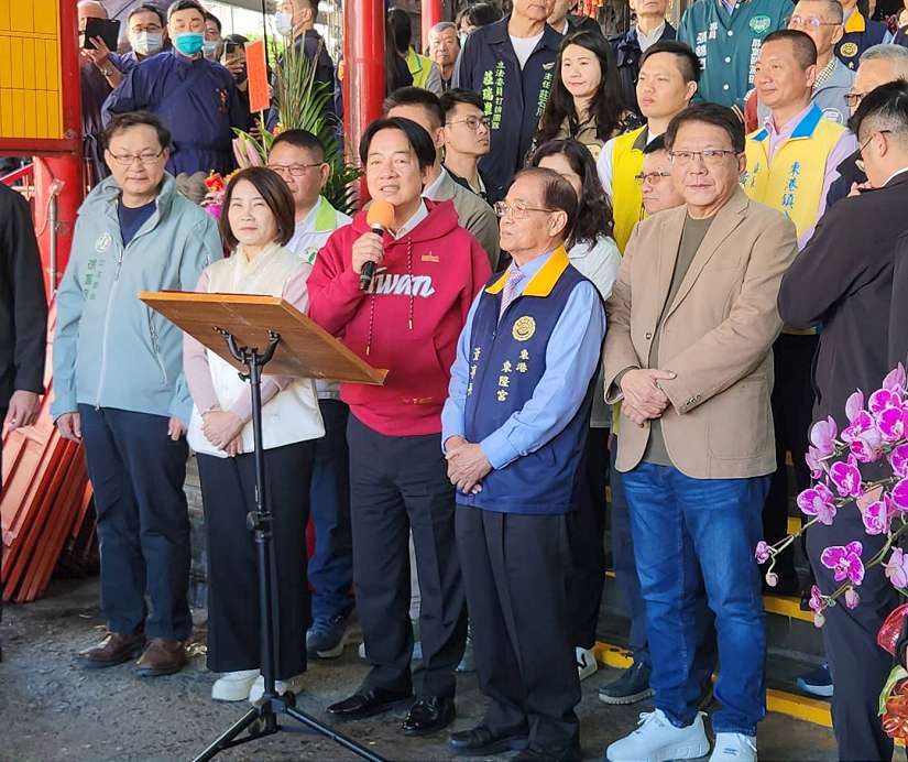 賴總統新春屏東拜年發福袋 不忘提醒鄉親提防詐騙