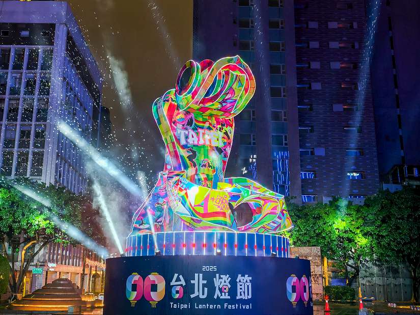 開箱2025台北燈節主燈「福蛇豆豆」科技與聲光交織 2/2全面啟動呈現視聽震撼