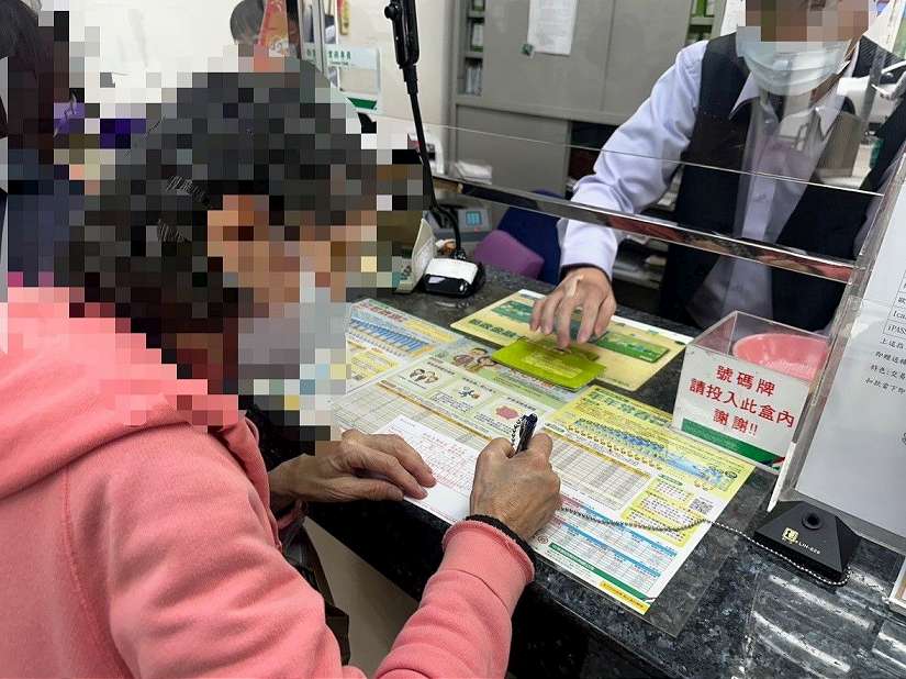 士林警分局熱心積極 攔阻七旬婦人遭詐騙