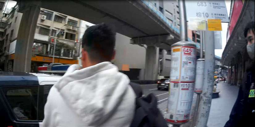 大把現金竟在咖啡店交付 民眾起疑速報110逮車手