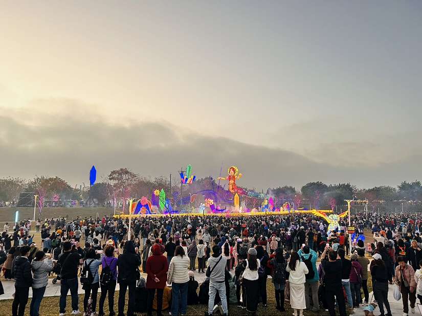 口碑爆棚!破250萬人次朝聖女媧燈秀 中市觀旅局:燈會倒數快來賞燈