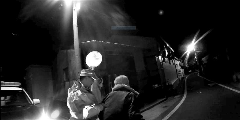 失智獨居老翁深夜跌倒 布袋警耐心查證助返家