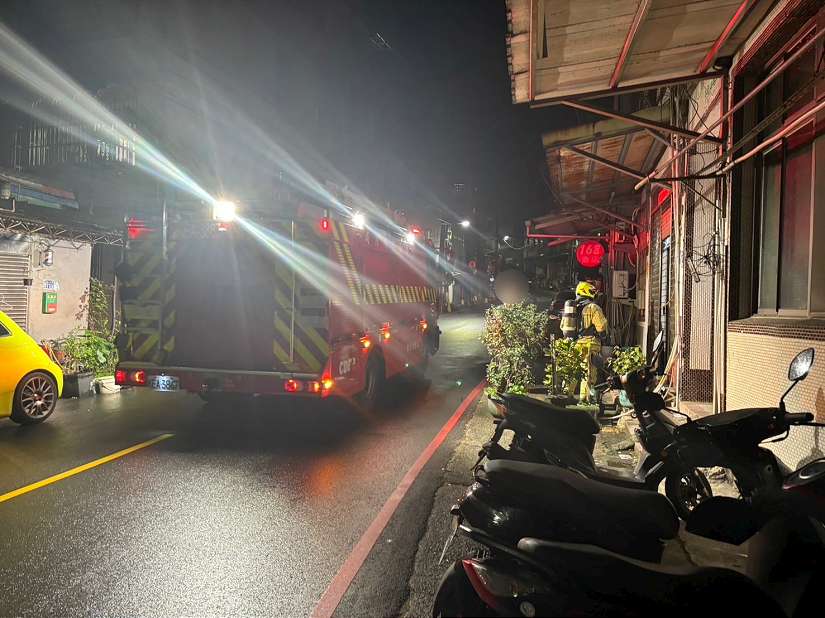 半夜炊煮不慎驚動鄰 警消合力逐戶尋找助排除