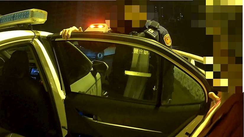 老婦倒臥路旁  苗栗員警立即馳援