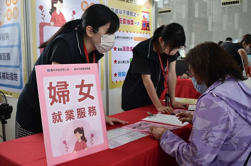 中市勞工局推動「婦女展薪再就業計畫」助女性重返職場