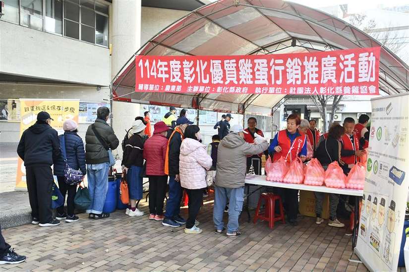 小確幸!彰化促銷雞蛋 4盒100元 頭香早上5點半排隊限量500組