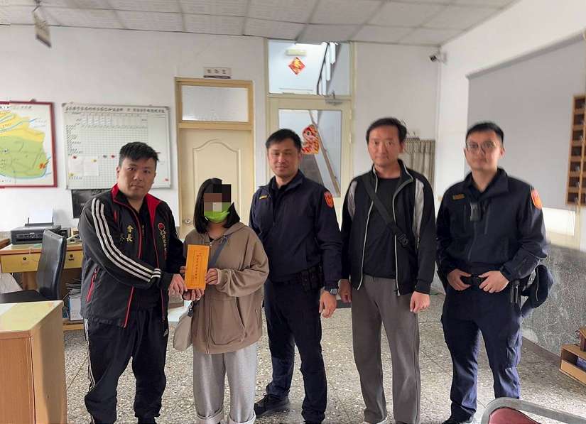 竹崎警關懷社會弱勢,攜手民間愛心及時提供急難救助金