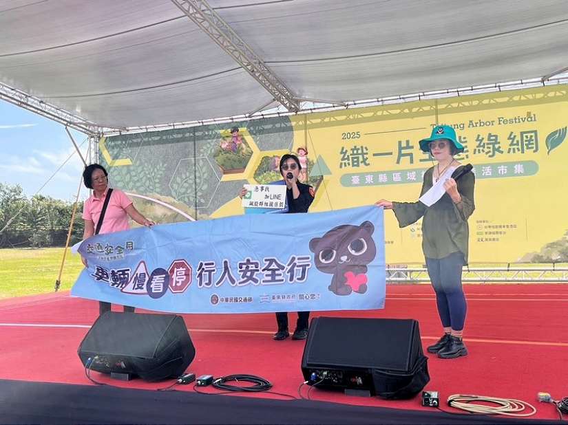 綠意盎然之中學新知 東警防詐交通宣導獲好評 