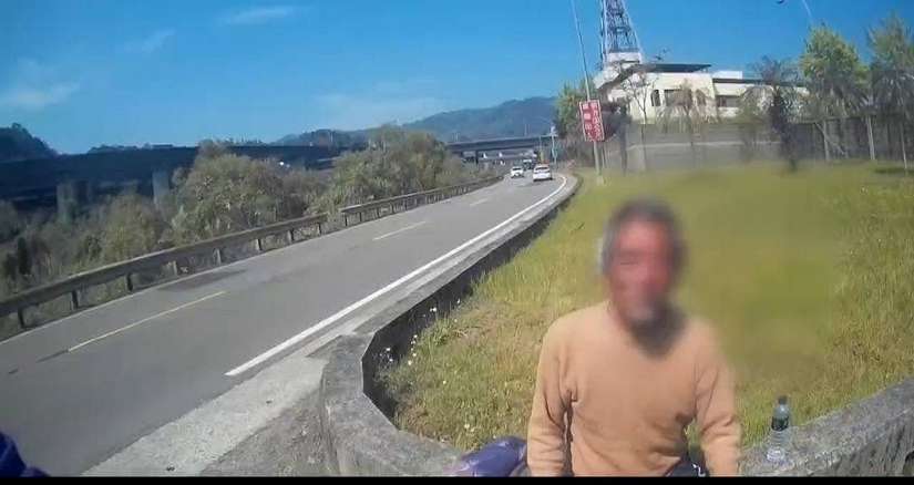 19公里的守護!文一警貼心護送流浪翁安置解窘境