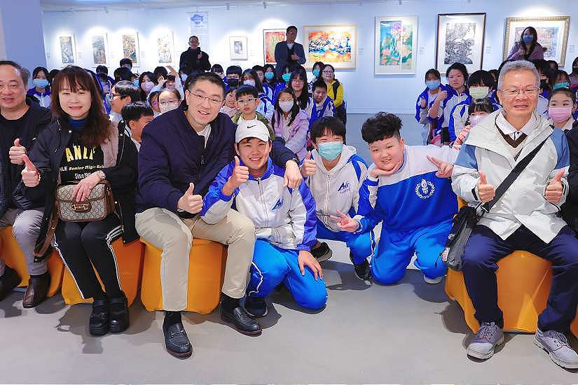 全國學生美術比賽優勝作品巡迴展 謝國樑讚基隆獲獎學子 續推美感教育