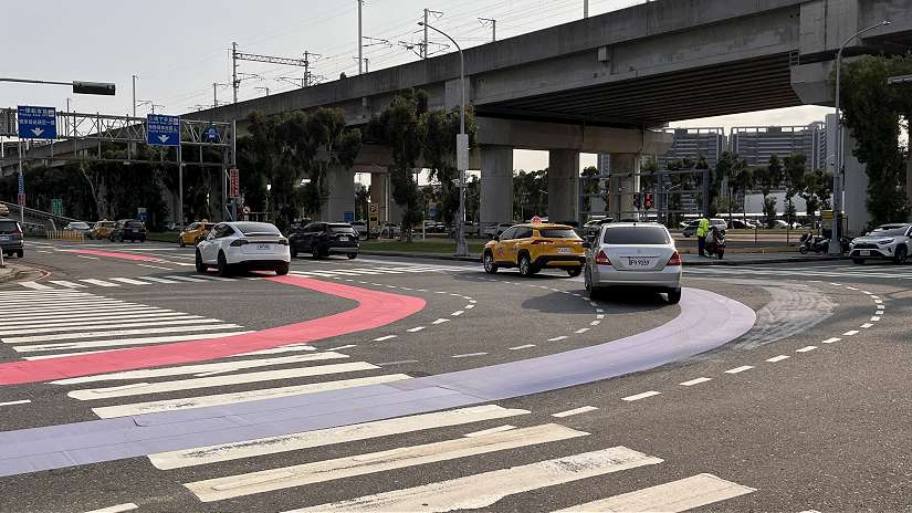 高鐵站區車道分流優化 中市交通局：跟著彩色標線走就對了！
