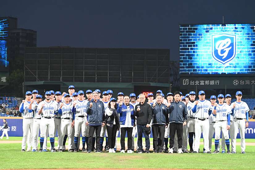世壯運「壯寶」登板富邦悍將開幕戰開球