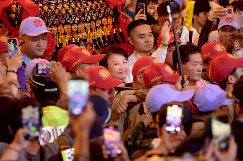 60萬人共襄盛舉！大甲媽9天8夜遶境起駕   盧市長扶轎祈願台灣平安順遂