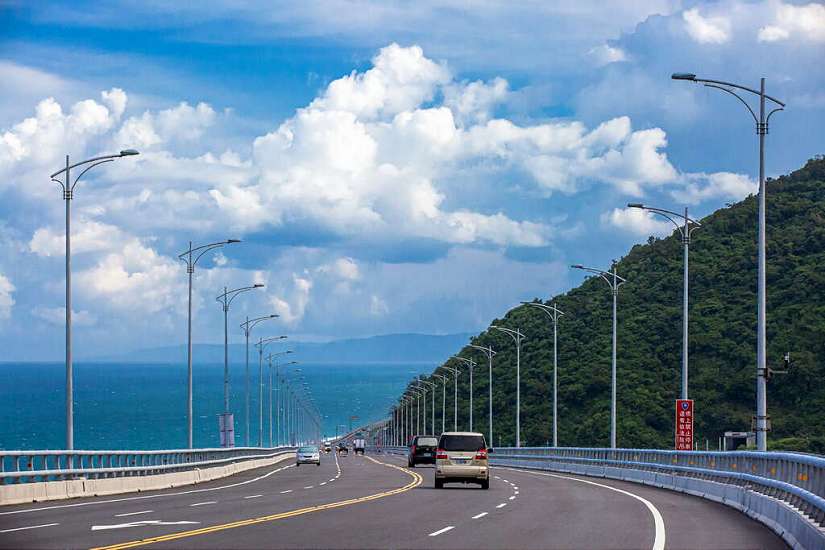 台東縣政府推雙層巴士享受「南回海岸飛行」海闊天空歡樂遊！